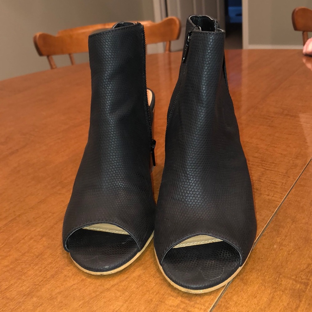 Black Steve Madden heels